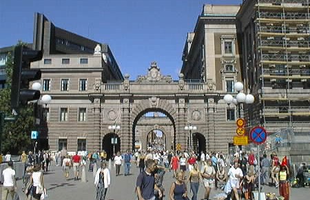 Water Festival opens under sunny skies